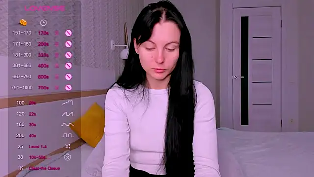 Snapshot of Elle_Pearl_ chatting on October 17, 6:27 am Elle Pearl online show from October 17, 6:27 am