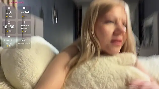 SandraGaze online show from April 8, 2:30 pm