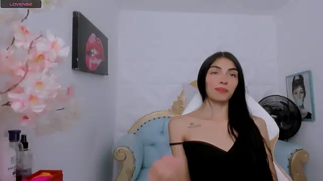 Snapshot of eimy_skinny_ chatting on October 23, 4:57 pm eimy skinny online show from October 23, 4:57 pm