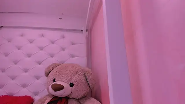 eimy skinny  online show from April 17, 1:35 pm