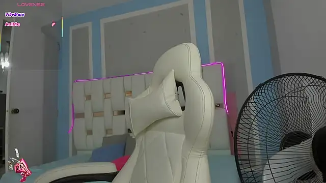 elenacooper1 online show from December 2, 3:19 am