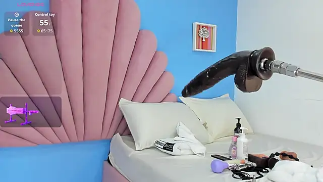 lisa milf  online show from July 18, 8:33 pm