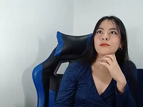 Snapshot of EloiseJun chatting on October 11, 4:28 am EloiseJun online show from October 11, 4:28 am