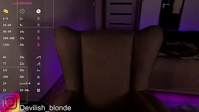 HitchcocianBlonde online show from June 12, 6:49 pm