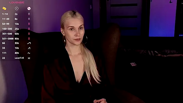 Snapshot of HitchcocianBlonde chatting on October 14, 7:05 pm HitchcocianBlonde online show from October 14, 7:05 pm