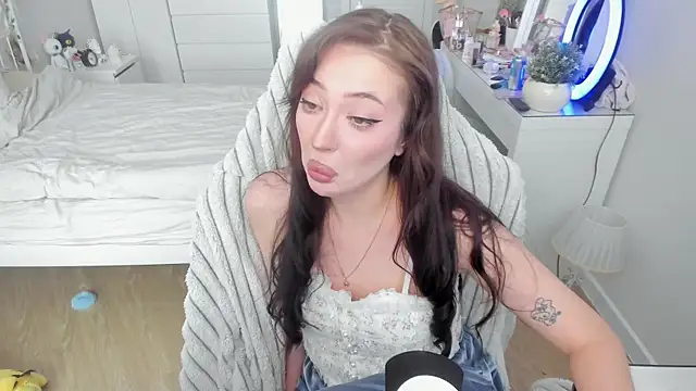 saadnesstyan online show from April 17, 6:59 am