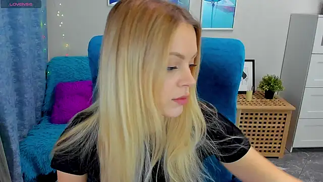 KatherineePierce online show from November 7, 5:40 pm