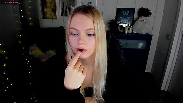 Snapshot of KatherineePierce chatting on October 20, 6:00 pm KatherineePierce online show from October 20, 6:00 pm