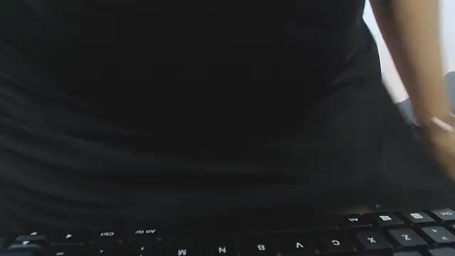 Melany Contrera online show from November 7, 1:55 am