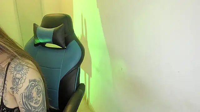 Scarbadgirl  online show from April 14, 3:50 am