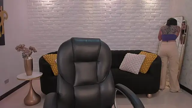 SarahYates online show from November 20, 5:08 am