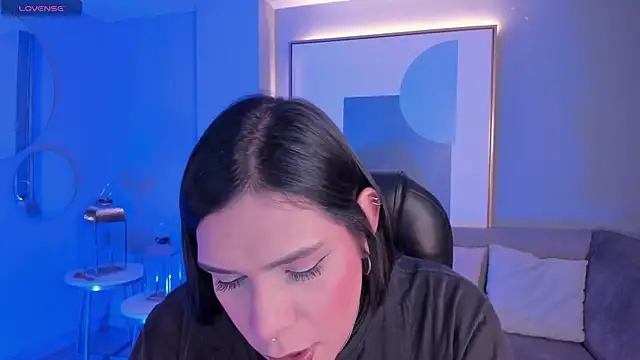 SarahYates online show from April 8, 4:25 am