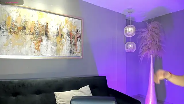 IsabellaMoreau online show from February 3, 8:01 pm