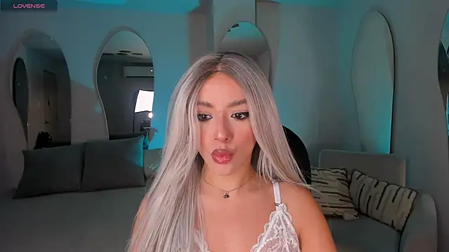 IsabellaMoreau online show from June 2, 7:59 pm