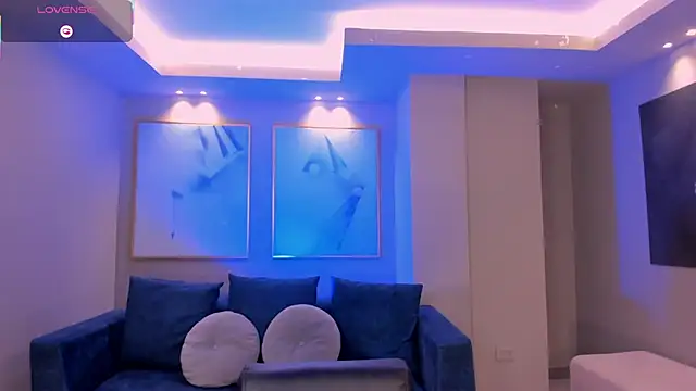 IsabellaMoreau online show from October 26, 9:10 pm