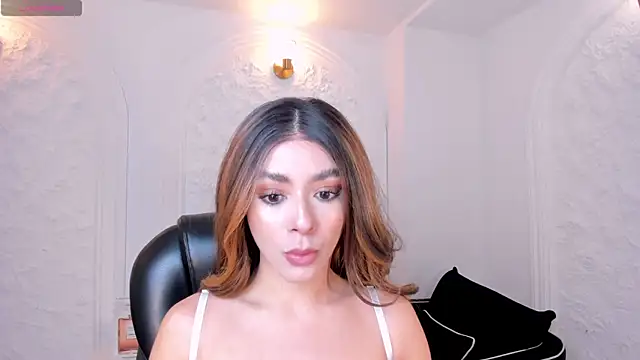 IsabellaMoreau online show from June 16, 7:59 pm
