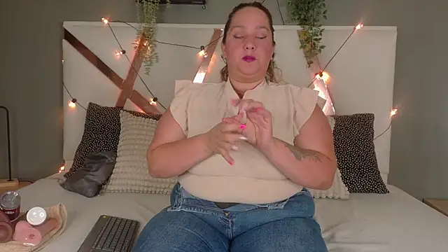 JenaCooper  online show from April 14, 2:55 am