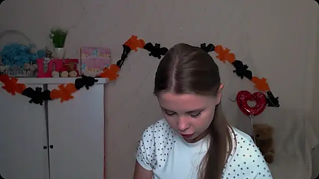 Snapshot of OceanicDawn chatting on October 20, 6:38 am OceanicDawn online show from October 20, 6:38 am