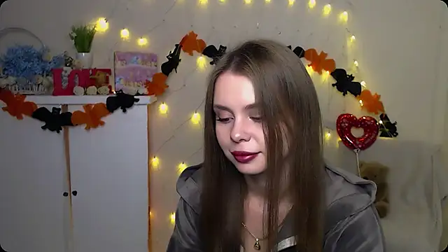 Snapshot of OceanicDawn chatting on October 9, 5:55 am OceanicDawn online show from October 9, 5:55 am