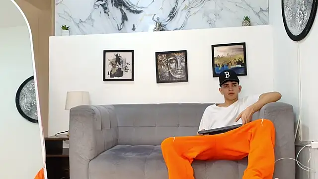 TWINKS FRIENDS online show from March 3, 1:39 pm