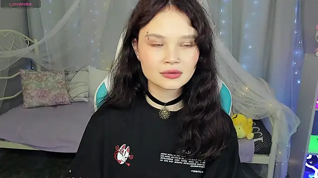 EmilyChaves online show from April 8, 6:59 am