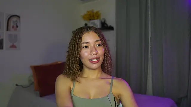 Snapshot of isabella-garcia- chatting on September 20, 12:54 am isabella-garcia- online show from September 20, 12:54 am