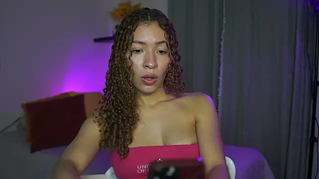 Snapshot of isabella-garcia- chatting on September 23, 1:59 am isabella-garcia- online show from September 23, 1:59 am