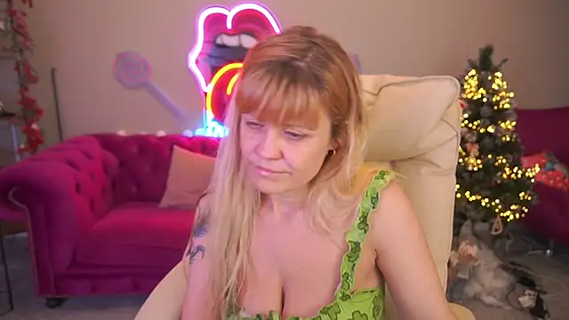 BellaLaPetit online show from January 13, 1:48 pm