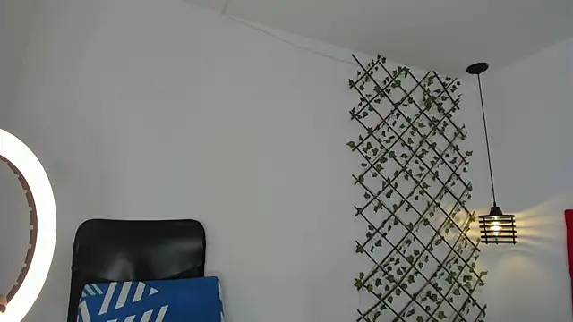 carolinacrus01 online show from November 17, 4:40 pm