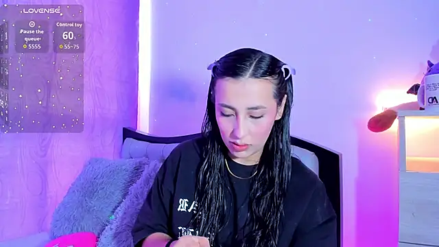 my aleja  online show from March 10, 12:42 pm