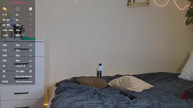 serenahall  online show from February 12, 1:40 am