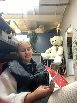 Snapshot of CandyVice chatting on September 25, 5:33 pm CandyVice online show from September 25, 5:33 pm