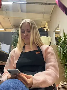 Snapshot of CandyVice chatting on October 8, 6:23 pm CandyVice online show from October 8, 6:23 pm