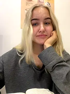 CandyVice online show from December 3, 5:04 pm