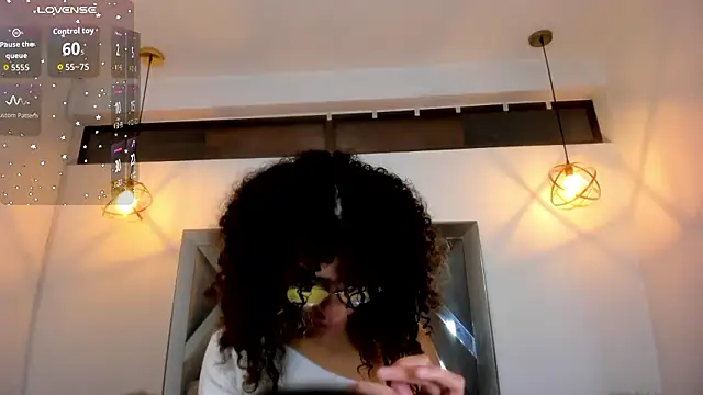 Hanna Cornee  online show from February 3, 12:21 pm