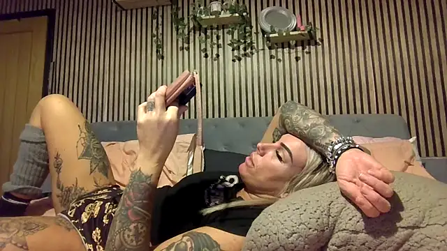 poppyinga1 online show from March 7, 11:45 pm