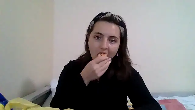 DInaraXRose online show from October 8, 3:49 pm