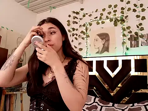 lucywhite13 online show from September 20, 7:56 pm