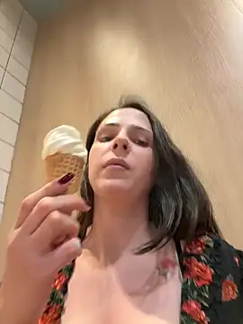 Lady LauraRose online show from November 18, 12:55 am