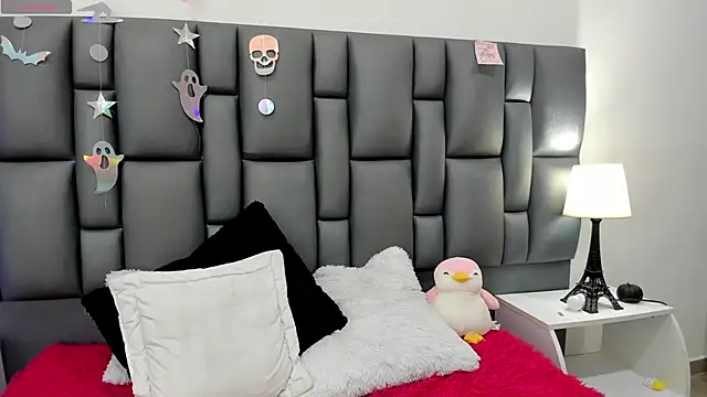 Snapshot of valeriasweet_ chatting on October 16, 4:31 pm valeriasweet  online show from October 16, 4:31 pm