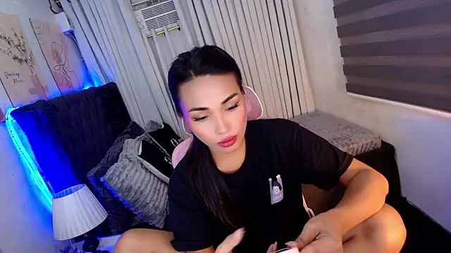 Snapshot of asian_lucii chatting on October 10, 1:16 pm asian lucii online show from October 10, 1:16 pm