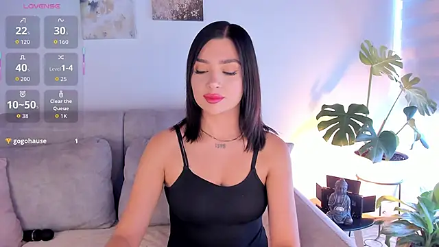 Snapshot of Estrer_collins chatting on October 20, 8:23 pm Estrer collins online show from October 20, 8:23 pm