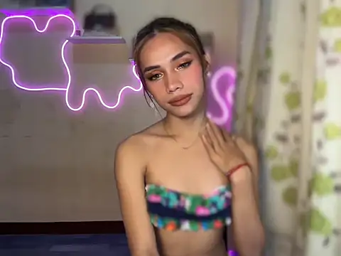 Snapshot of Lovelynikki03 chatting on September 23, 6:39 pm Lovelynikki03 online show from September 23, 6:39 pm