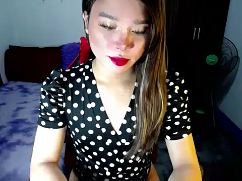 Urassiansweetcummer online show from November 10, 3:01 am