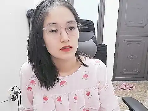 Shulee21 online show from October 6, 2:39 am