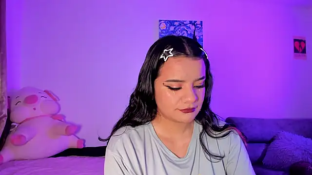 Shophie thoopson online show from February 24, 2:11 am