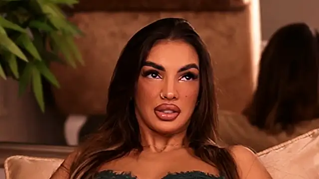 Snapshot of KendalJolly chatting on October 4, 7:40 pm KendalJolly online show from October 4, 7:40 pm