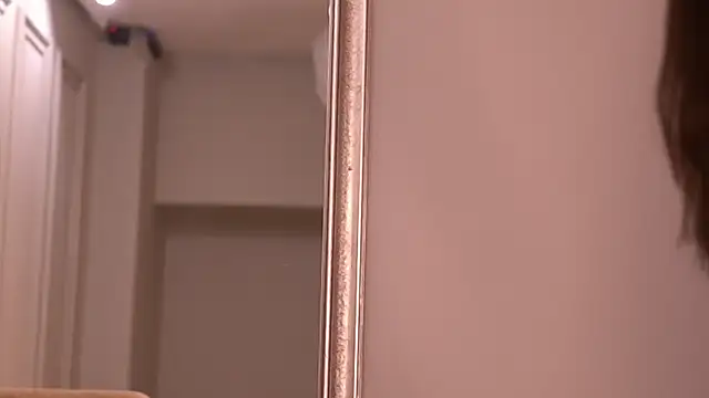 Snapshot of KendalJolly chatting on October 22, 4:39 am KendalJolly online show from October 22, 4:39 am