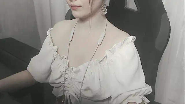 cute elfy  online show from February 7, 2:32 pm