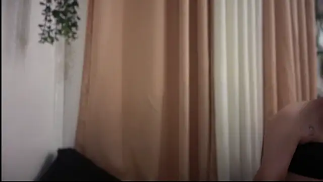 Yoursexy adriana online show from May 21, 6:00 am